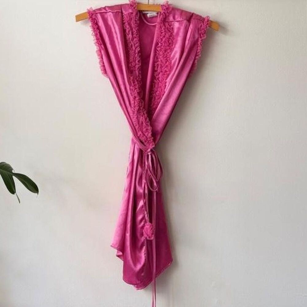 Vintage 1980s/90s hot pink ruffle robe